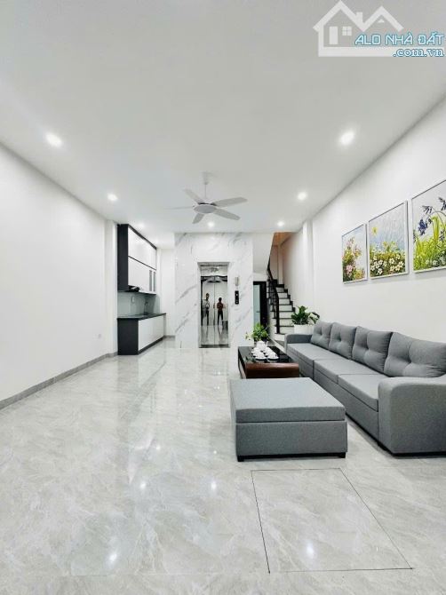Bán nhà Đội Cấn, Hơn 11 Tỷ, DT 45m, 6 tầng, Thang máy, xây mới, nội thất đầy đủ