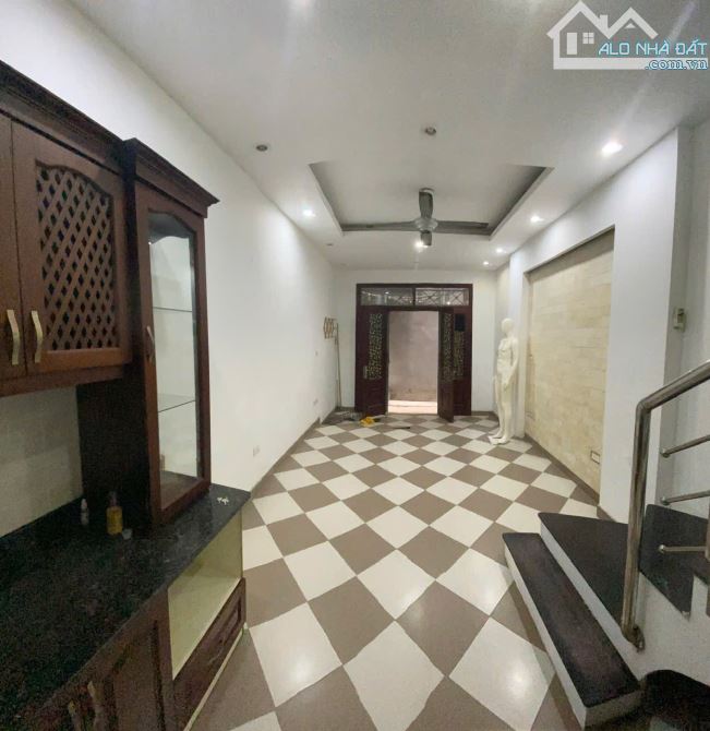 Cho thuê nhà ngõ Gốc Đề, Hai Bà Trưng 3.5 tầng, 33m2, 2 ngủ, 3 vệ sinh, 8.5 Triệu