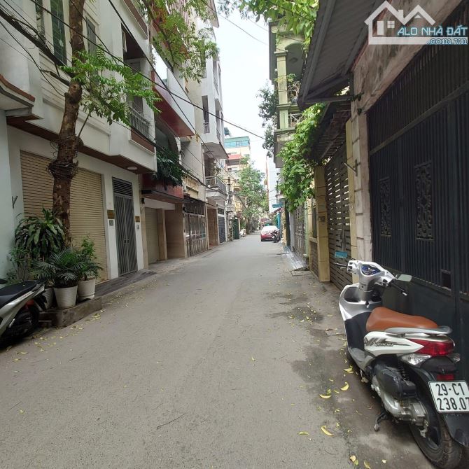Bán nhà phố triều khúc 53m2. Ngõ rộng 4m. Ô tô vào nhà. Giá 15.5 tỷ