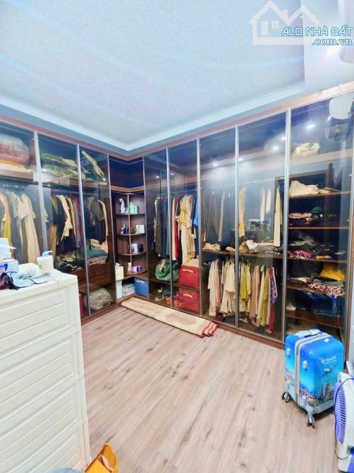 Bán nhà 4,5 tầng sạch đẹp tặng nội thất phố Đình Đông