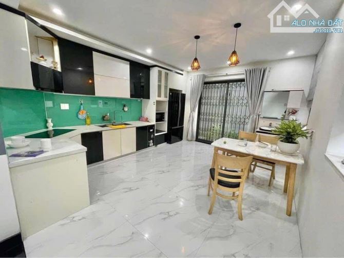 CHO THUÊ NHÀ 4 TẦNG KIỆT Ô TÔ NGUYỄN HỮU THỌ GẦN SÂN BAY