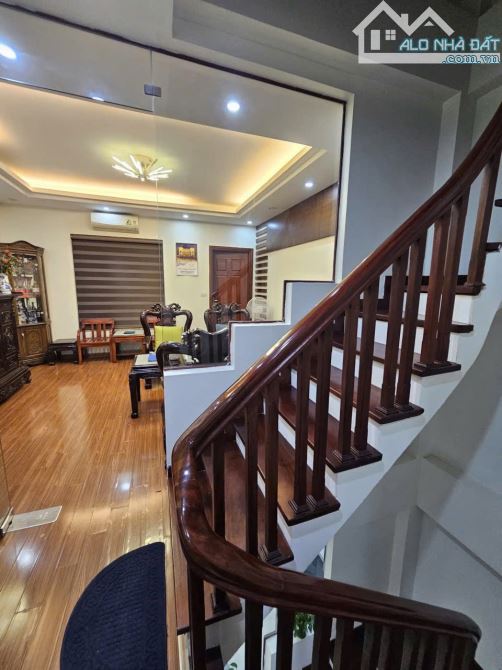 BÁN NHÀ  LÔ GÓC DT 70M  KINH DOANH,Ô TÔ TRÁNH LÊ TRỌNG TẤN ,HÀ ĐÔNG CHỈ 13,9 TỶ
