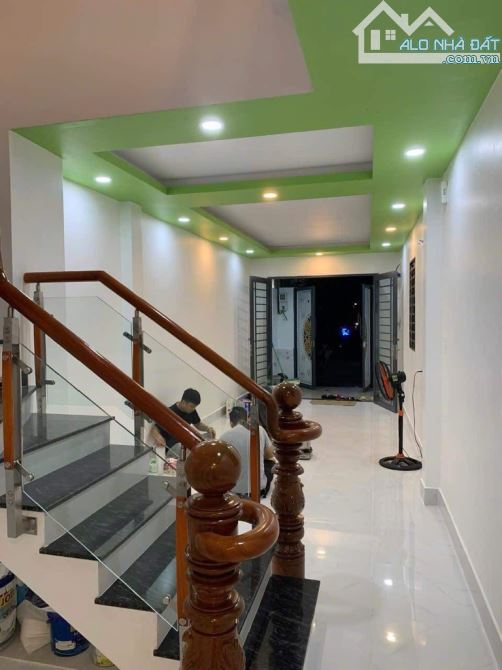 PHÚ NHUẬN - HẺM XE HƠI - CÁCH 30m RA MẶT TIỀN - 2 TẦNG - 61m2 - DÒNG TIỀN 14 tr/ T - CHỈ H