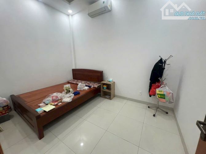 NHÀ ĐẸP TÂN PHÚ CẦN BÁN GẤP!!!, GIÁ chỉ 3,8 tỷ,  sổ riêng, sát bên nhà GA T3