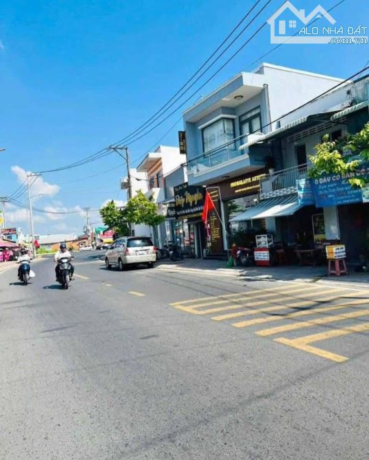 Mặt tiền Mậu Thân 1 khu dân cư đông đúc