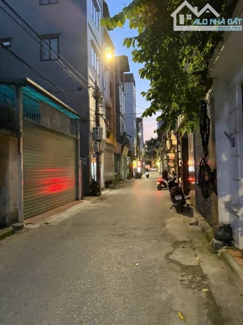 BÁN NHÀ NGÔ GIA TỰ 32M - 5 TẦNG - Ô TÔ ĐỖ CỬA - GIÁ 6,1 TỈ