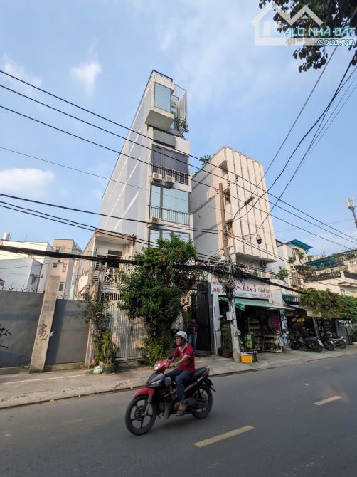 Siêu phẩm 2 mặt tiền Tôn Thất Thuyết P.18 Q.4, DT 13x34m ~ 570m2, nhà cấp 4, Giá 93 tỷ.
