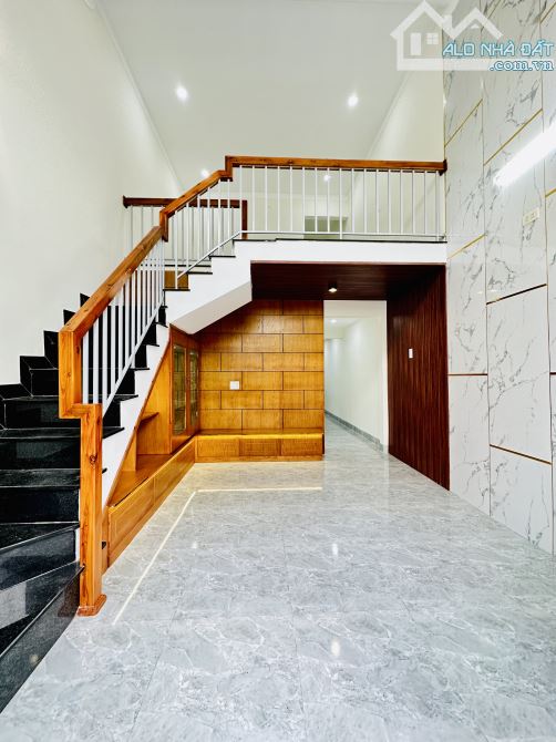 Bán nhà mặt tiền đường Nguyền Hiền TP Quy Nhơn.