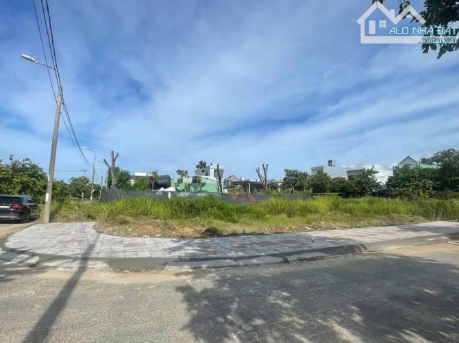 Bán góc 2 mặt tiền Trịnh Quang Xuân đối diện công viên Hoà Xuân