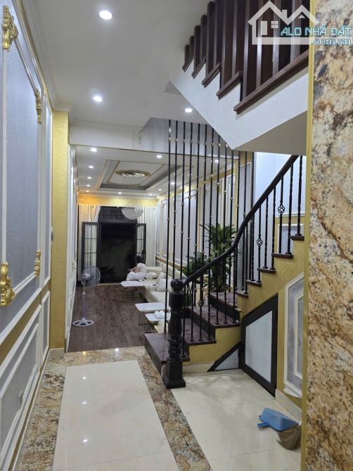 Bán nhà Nghi Tàm 65m 5 tầng mt 3.4m giá 17.8 tỷ