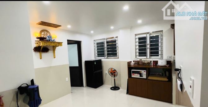 Bán căn hộ cực hiếm tầng 1 Trần Bình Cầu Giấy, 10m ô tô tránh, 50m, 2 ngủ, chỉ 2.5 tỷ.