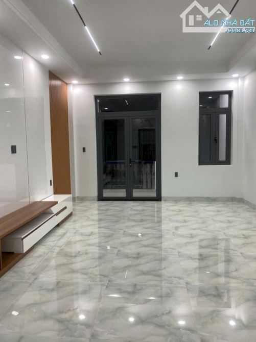 Bán gấp nhà mới xây 3 lầu ở đường 160 ,tăng nhơn phú A, TP thủ đức,81m giá chỉ 8ty