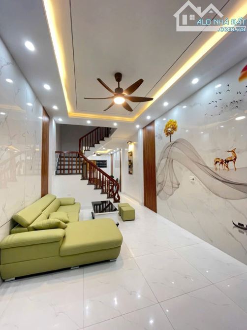 👍Cần bán nhà 3 tầng  khung cột , cửa siêu chắc chắn tại ngõ phố Quang Trung (Rặng Nhãn) -