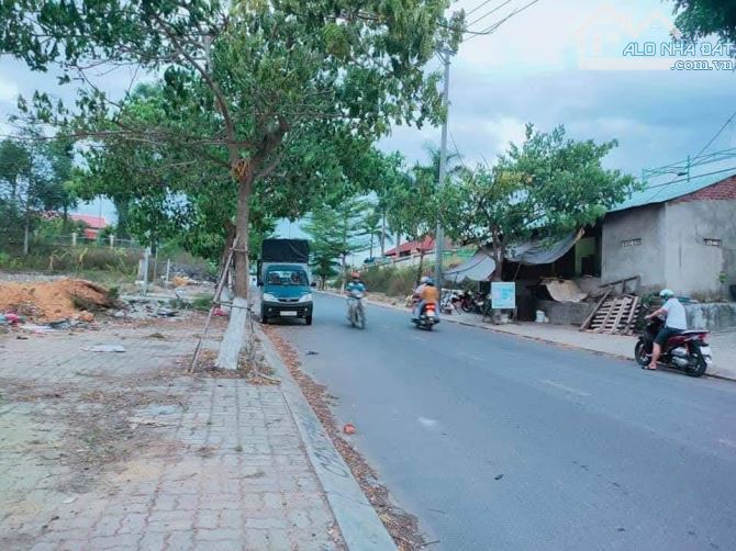 Đất mặt tiền đường 7m5 Tôn Đản. Hoà Thọ Tây, cạnh Khu Công Nghiệp. S= 318m2,giá:22triệu/m2