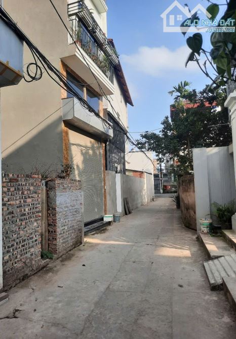 Bán mảnh đất đẹp Lạc Thị Ngọc Hồi 40m sổ đỏ giá 4,1 tỷ ô tô vào gần
