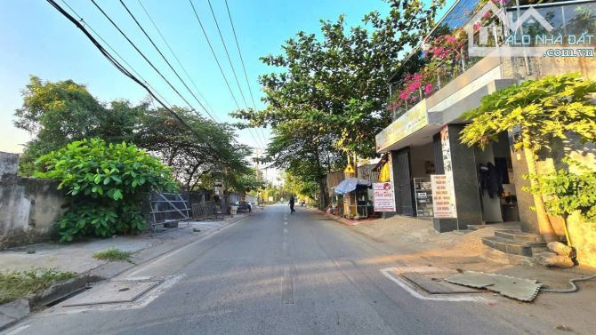 Bán đata mặt tiền đường võ văn hát.P long trường .tp thủ đức