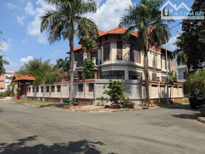 BIỆT THỰ CĂN GÓC – TT ĐÔ THỊ MỚI THỦ THIÊM, DT 591m2, GIÁ 235 TỶ