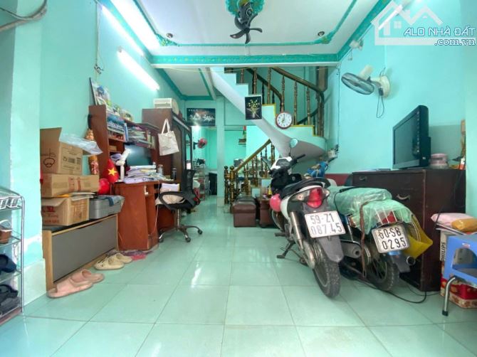 Nhà hẻm thông, ô tô đậu cửa, gần ACBbank Phan Huy Ích, 4.3 tỷ