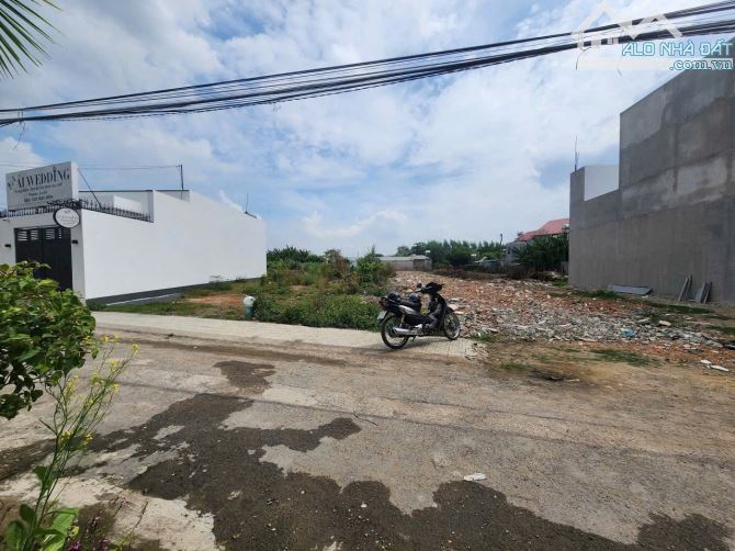 BẠN TÍNH Ở NHÀ THUÊ ĐẾN KHI NÀO  Nếu thuê nhà 1 tháng là 4 triệu,  thì 5 năm sẽ là: 5 năm