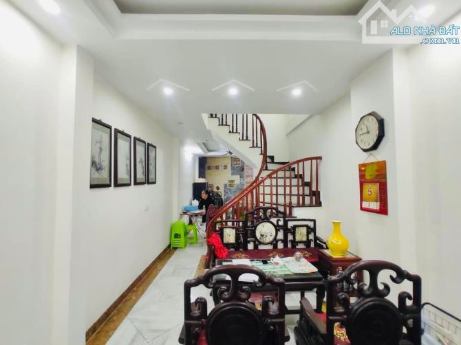 BÁN NHÀ KHU PHÂN LÔ QUÂN ĐỘI THANH XUÂN, HAI MẶT THOÁNG, GẦN ĐƯỜNG Ô TÔ, NHÀ ĐẸP 4 TẦNG.