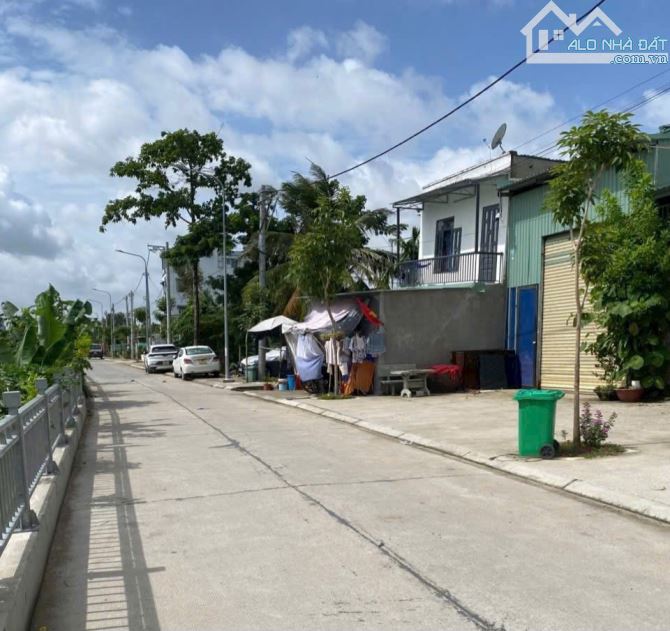 Bán đất Mặt Tiền kênh Thơ Du đường Thạnh Lộc 13, Quận 12 dt 5x37m