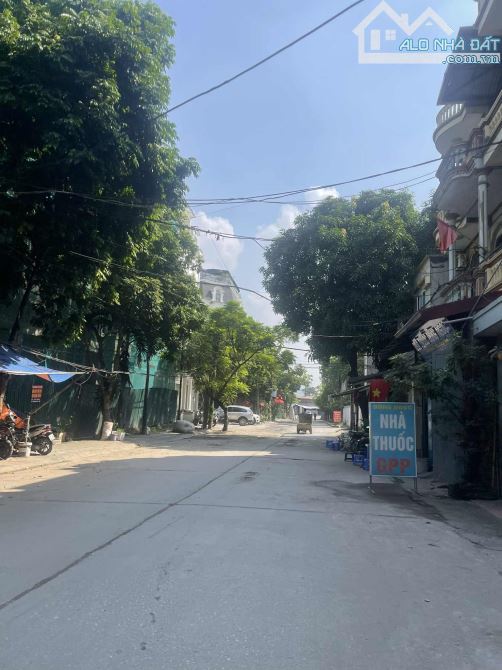 Bán đất Đại Mỗ mặt tiền siêu lớn, sổ 70m2 Vuông vắn, Ô TÔ vào nhà sổ đỏ  chính chủ