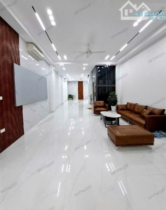 BÁN NHÀ HOÀNG QUỐC VIỆT 65m2 × 5T THANG MÁY - GARA Ô TÔ + 2 THOÁNG, Ô TÔ TRÁNH