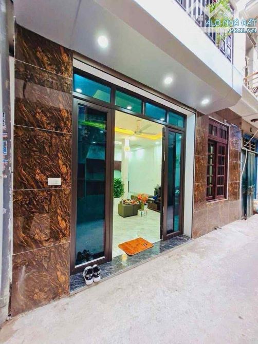 Lên liên tục cho anh chị siêu phẩm 5 tầng tại Xuân Phương với mức giá rẻ không ngờ