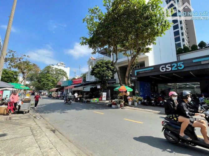 Bán Khuôn Đất (192m2) Siêu Hiếm Trục Đường Thương Hiệu Quốc Hương, P.Thảo Điền, Quận 2.