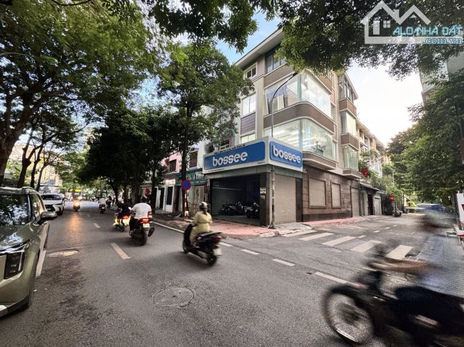 Hiếm! Liền kề vip KĐT Dịch Vọng, phố to mặt tiền khủng, tiện ích ngập tràn, nội thất xịn,