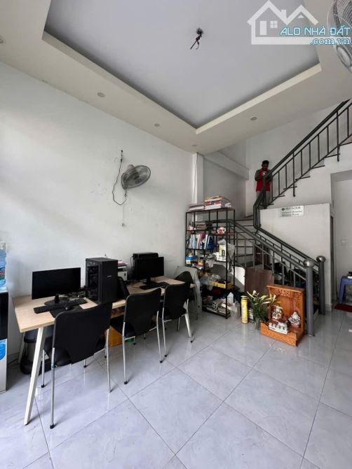 Bán nhà MT đường oto tránh sát ga Metro Quận 2 120m² ngang 4,5m chỉ 20,4 tỷ  Dòng tiền 250