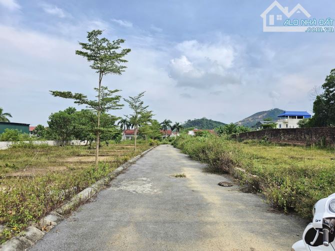 Nhỉnh 3 tỷ xíu có ngay lô đất cực đẹp DT 83m2 tại Miễu Tiến Xuân, gần trường ĐHQG Hòa Lạc