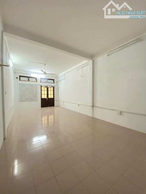 Biêt Thự Khu Cư Xá Lê Đại Hành Q11 . DT : 4 x 18m , 2 Lầu , Giá : 11.5 tỷ  TL