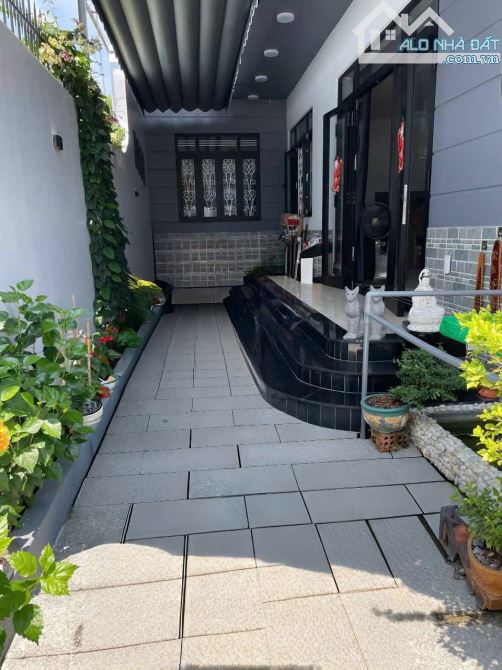 Bán nhà mới sân vườn hẻm oto Hương Lộ Ngọc Hiệp 208m2 ngang 8.2m giá 5.2 tỷ