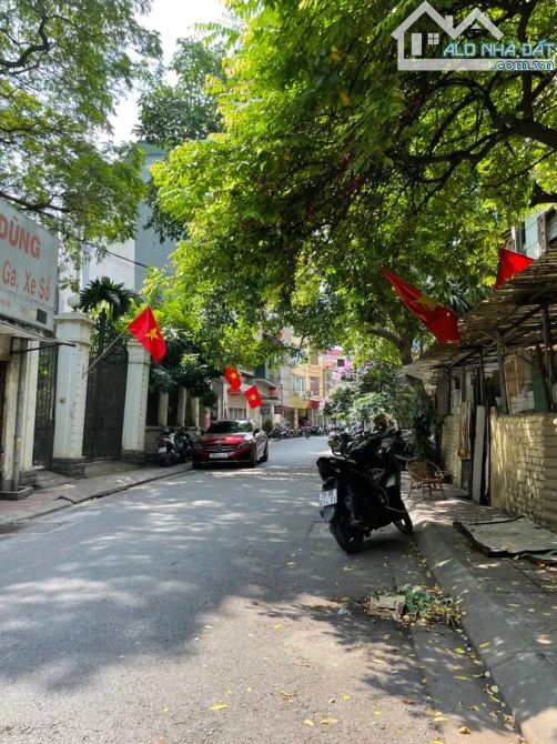 Bán nhà lô góc Ngọc Thụy 60m² – 5 tầng kiên cố – ô tô đỗ cửa – giá nhỉnh 11 tỷ