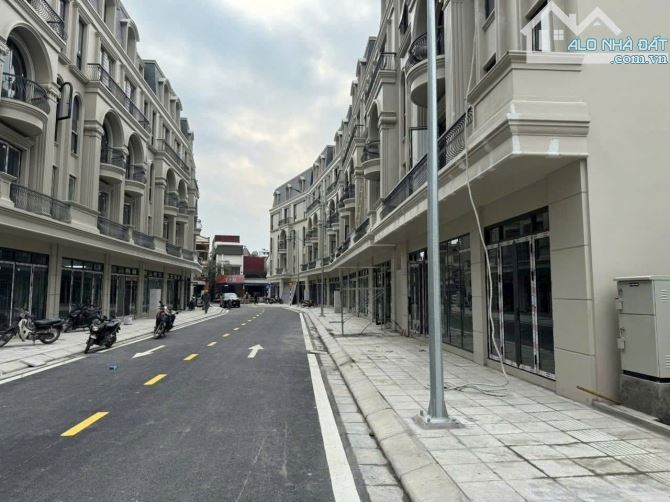 Bán nhà khu nhà ở 444 Chợ Hàng , Lê Chân . Dt 80m ngang 5m hướng Đông Nam
