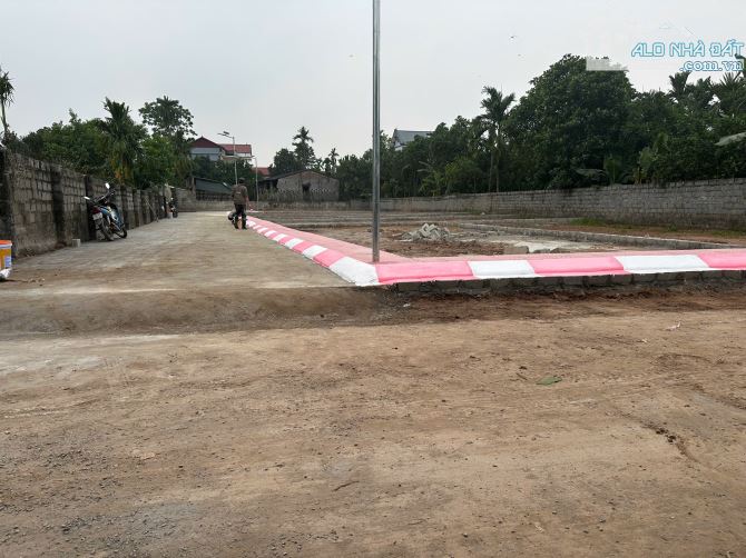 Nhỉnh tỷ có ngay lô đất 80 m đường 2 ô tô tránh nhau tại Bột xuyên, Mỹ đức Hà nội