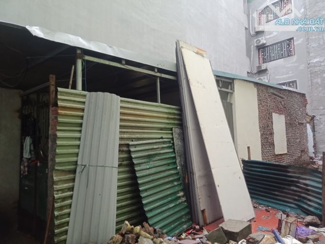 BÁN GẤP LÔ ĐẤT PHỐ KHÂM THIÊN CÁCH 1 NHÀ RA PHỐ, DT 56M, MT 4M, GIÁ VÔ CÙNG HỢP LÝ 9,8 TỶ