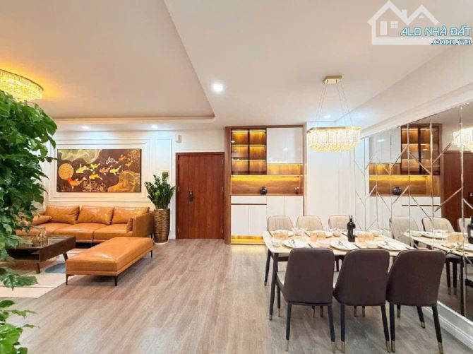 Bán căn hộ CCCC Hàm Nghi 110m 3 ngủ nội thất xịn view phố bếp rộng thoáng đẹp sẵn sổ 8 tỷ