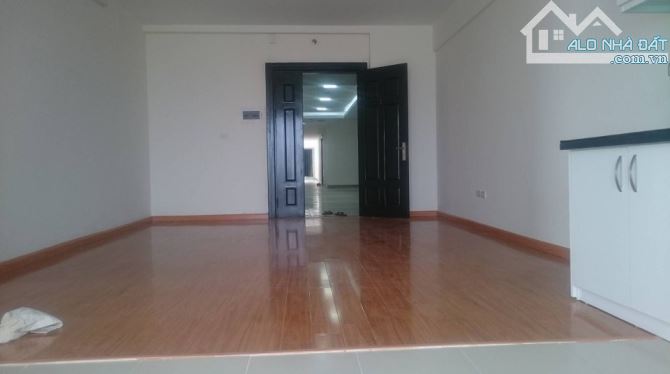 Cho thuê nhà ngõ 1 Bùi Xương Trạch, 40m2 x 5 tầng, đồ cơ bản gắn tường, giá 13 triệu