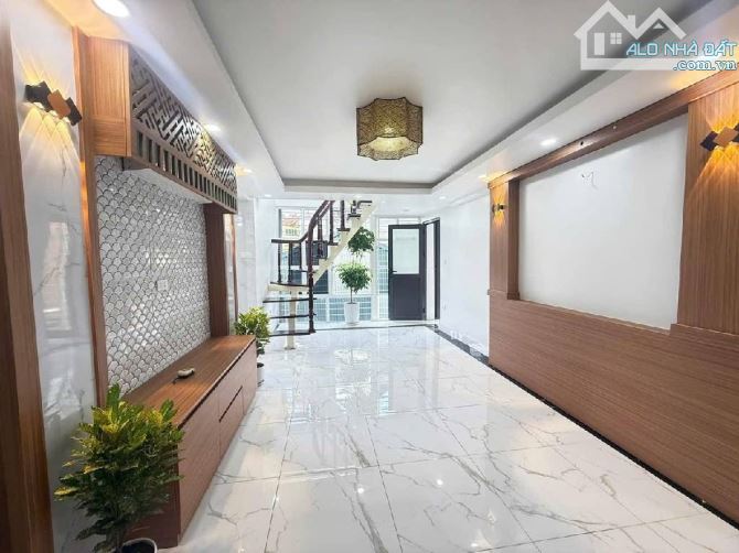 🆘🆘🏡🏡 GẤP QUÁ - CHỈ NHỈNH 4Tỷ - CÓ NGAY TẬP THỂ - 100M2 - TẠ QUANG BỬU - Ô TÔ ĐỖ CHÂN C