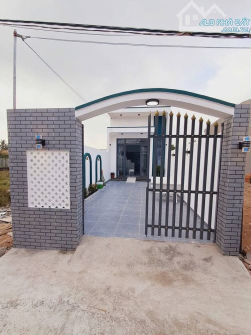 Bán gấp căn nhà cấp 4, SHR, 149,9m2, Tân An Hội, Giá chỉ 850 Triệu.