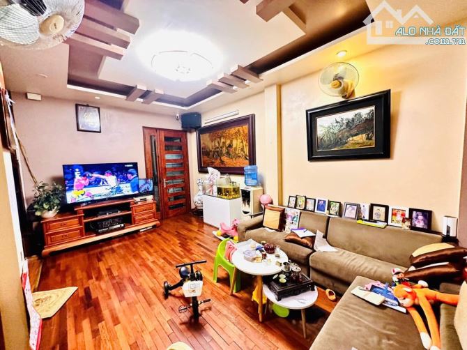 Nhà Siêu Đẹp Trích Sài 68m² – 5 Tầng, Ô Tô Vào Nhà, Giá 24 Tỷ