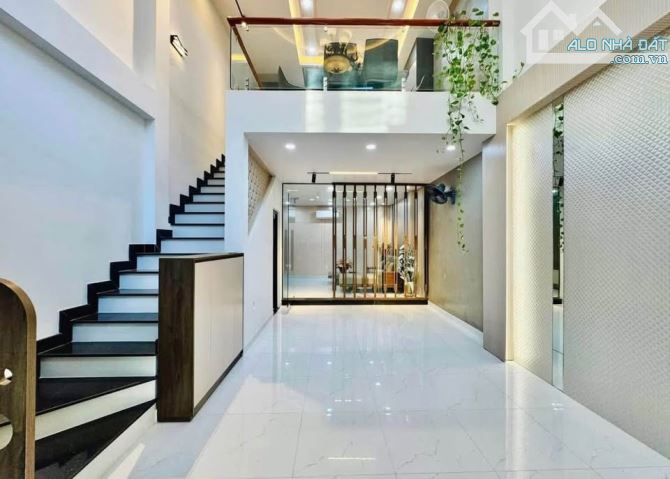 BÁN NHÀ SÁT MT LÊ ĐỨC THỌ, ĐƯỜNG HXT RỘNG SẠCH ĐẸP NHỰA 1 TRỆT LỬNG 2 LẦU ST MỚI ĐẸP - NGA