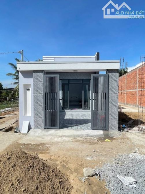Nhà cấp 4 vừa xây xong, SHR, 124,6m2, Tân An Hội, Giá chỉ 750Tr.