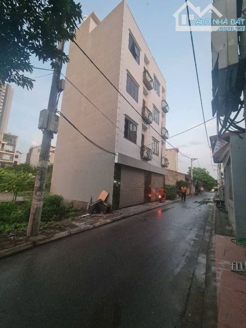 CHỈ HƠN 5 TỶ CÓ HỘ KHẨU TT TRÂU QUỲ 2 THOÁNG TRƯỚC SAU - Ô TÔ TRÁNH - VỈA HÈ KINH DOANH