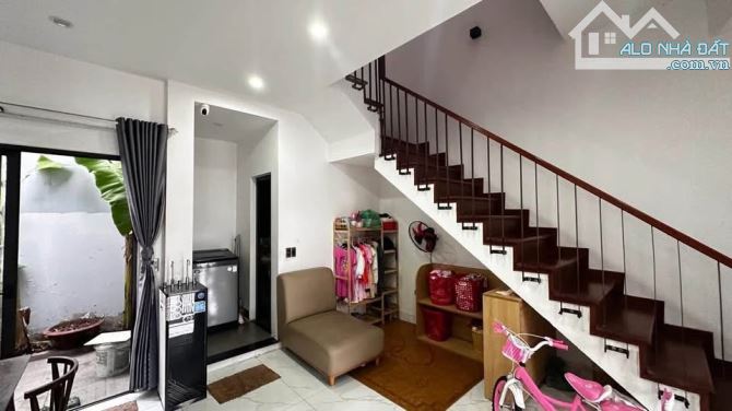 HỚT GẤP NHÀ MỚI 2 TẦNG NGAY SÁT UBND CẨM LỆ, GẦN THĂNG LONG - DT 100M2 - OTO ĐỖ TRONG NHÀ