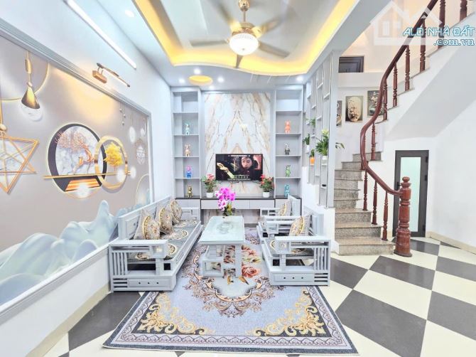 Bán nhà Xuân Đỉnh, DT 40m, MT 4,5, tặng nội thất, ô tô đỗ, gần công viên