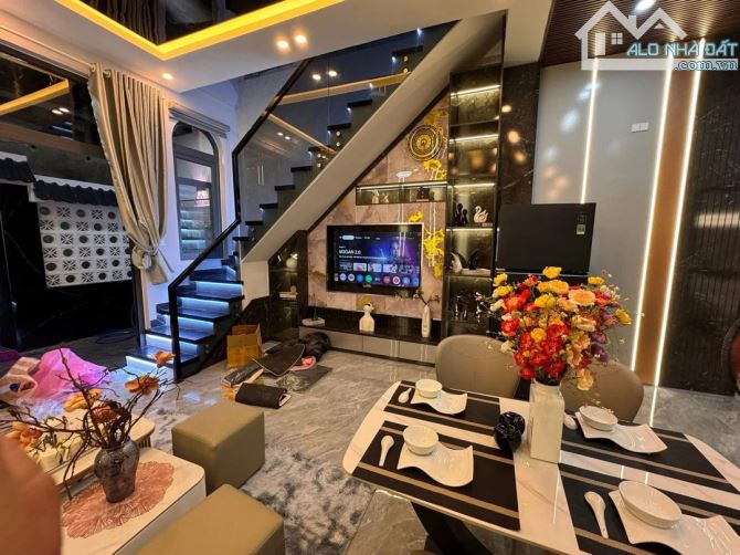 NHÀ 3 TẦNG FULL NỘI THẤT– GẦN BIG C, NGUYỄN HOÀNG – GIÁ 5,58 TỶ