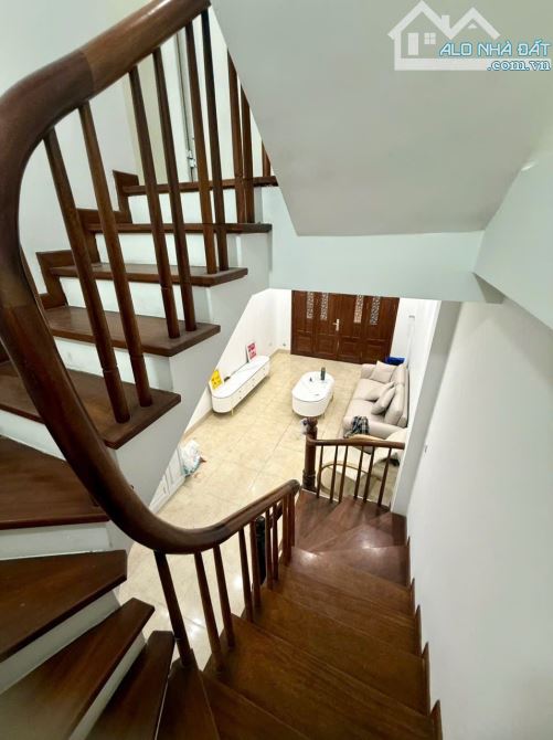 Bán nhà đẹp ngõ 1194 Đường Láng - DT 35m2- 5 tầng  - 3PN - MT 3,5m - Gía 8  tỷ .